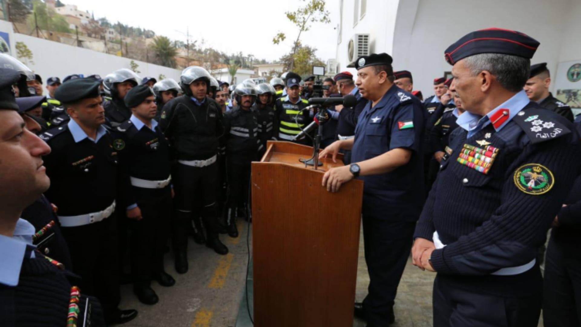 مدير الأمن العام يزور إدارة السير