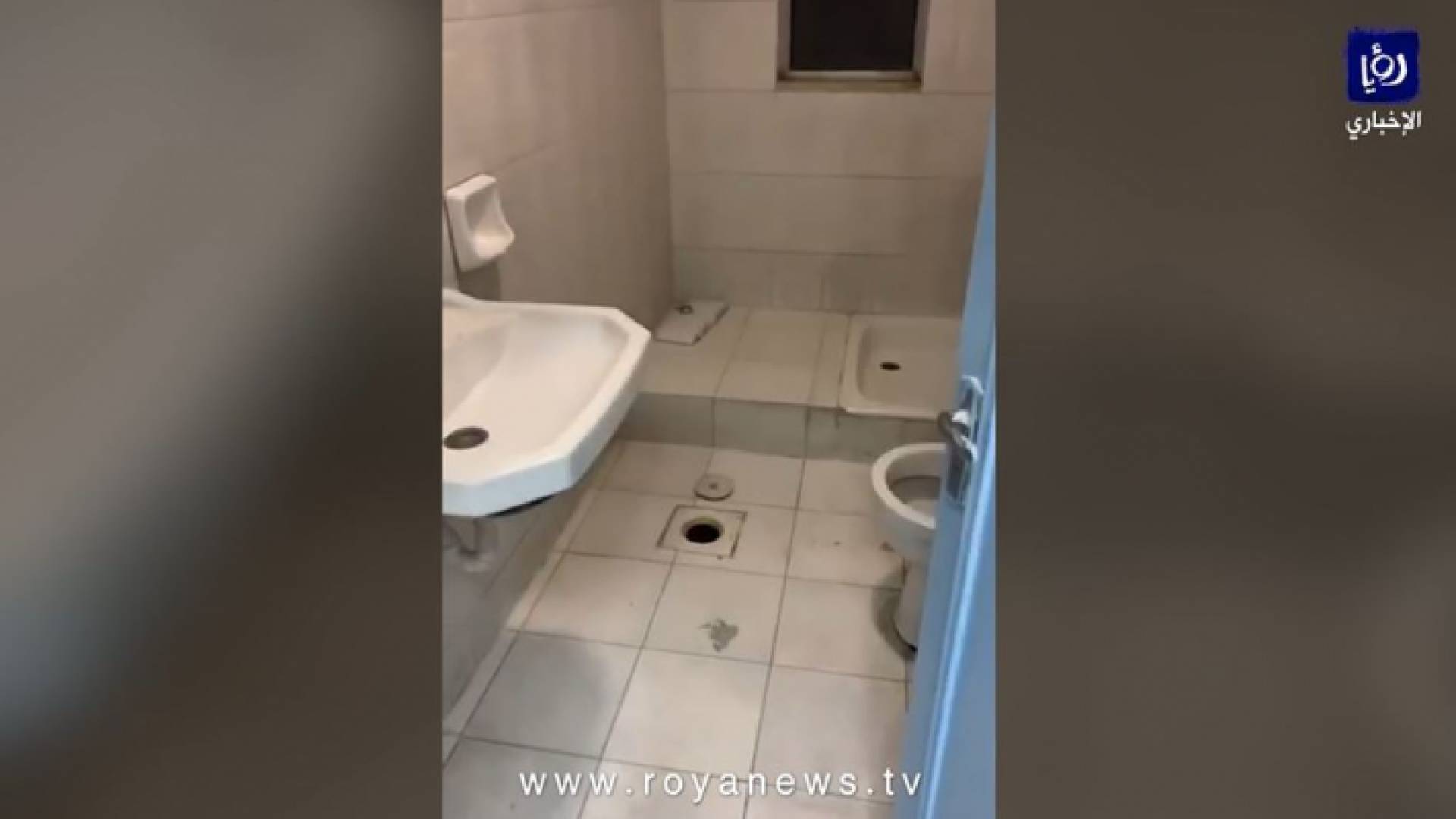 دورة المياه في غرف الحجر الصحي بمستشفى البشير