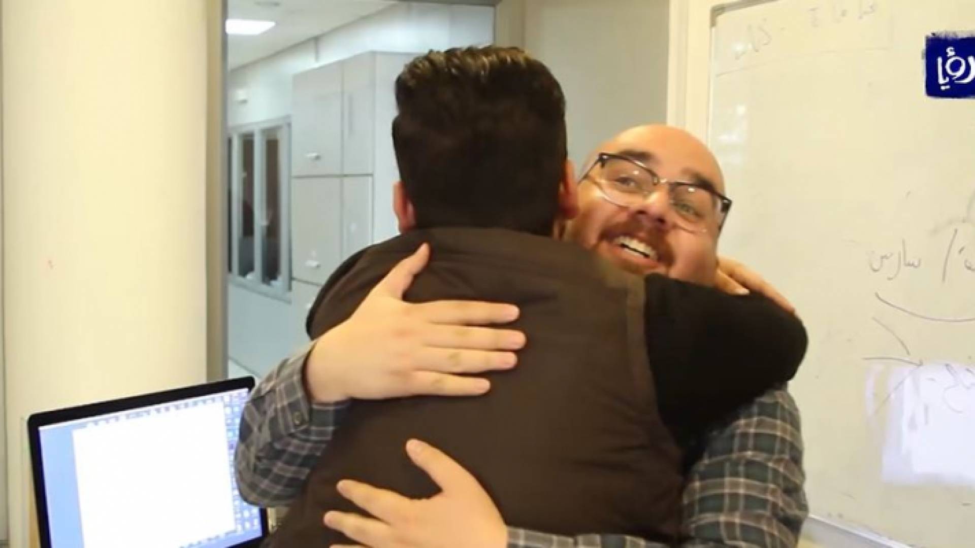 التقبيل والعناق في زمن "الكورونا".. خطر ينذر بكارثة