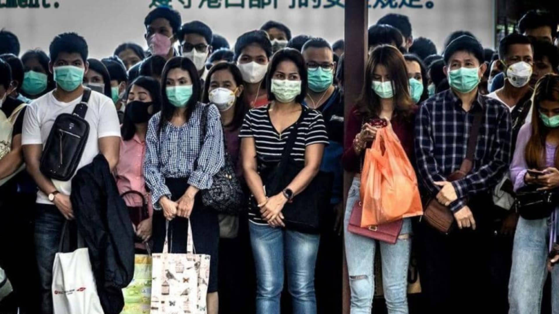 ارتداء الكمامة ينتشر حول العالم خوفا من فيروس كورونا