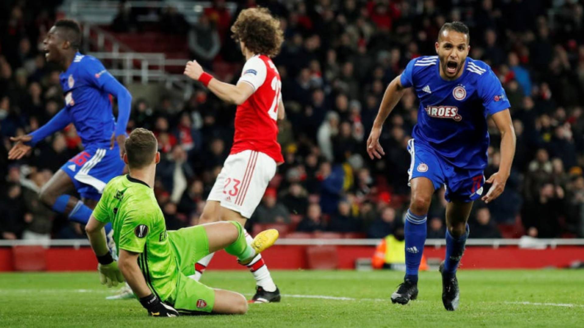 أولمبياكوس يقصي أرسنال