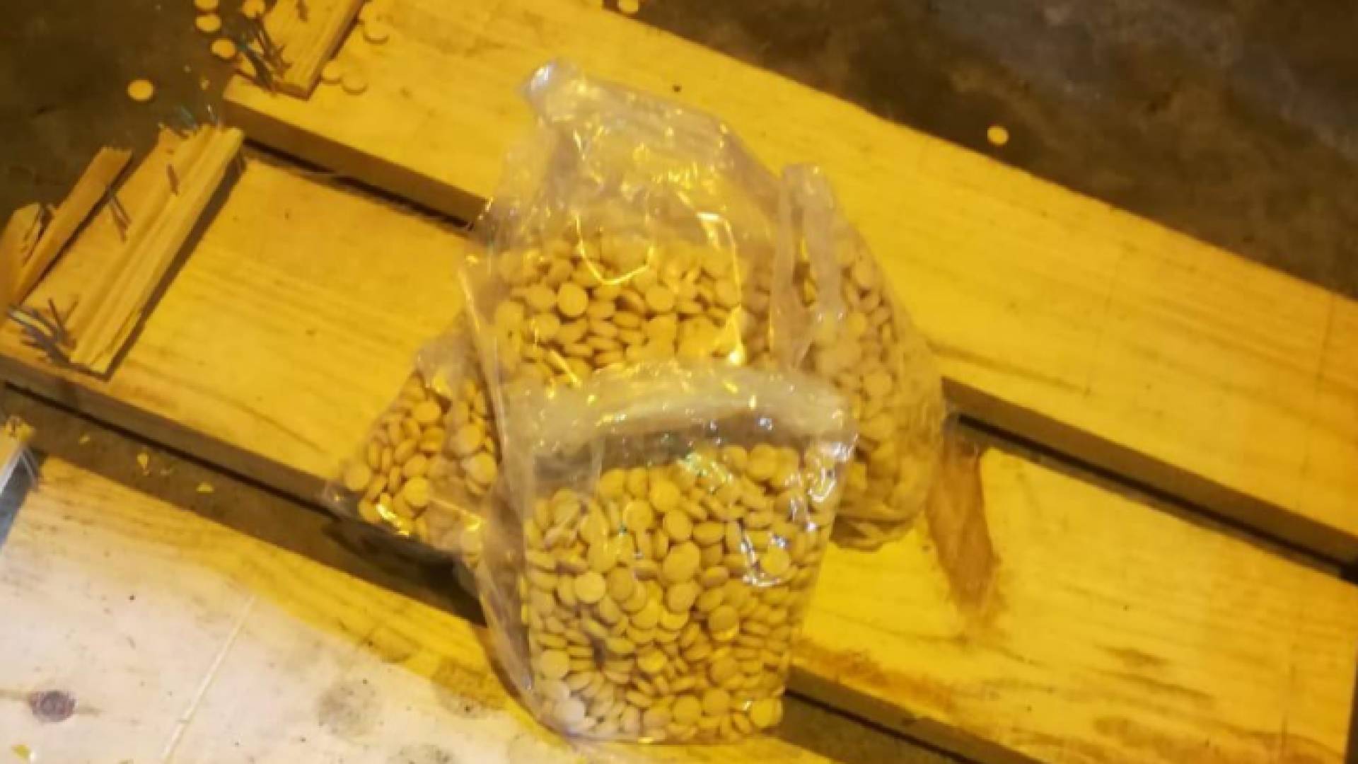 احباط محاولة تهريب 320 الف حبة مخدرة الى احدى دول الجوار