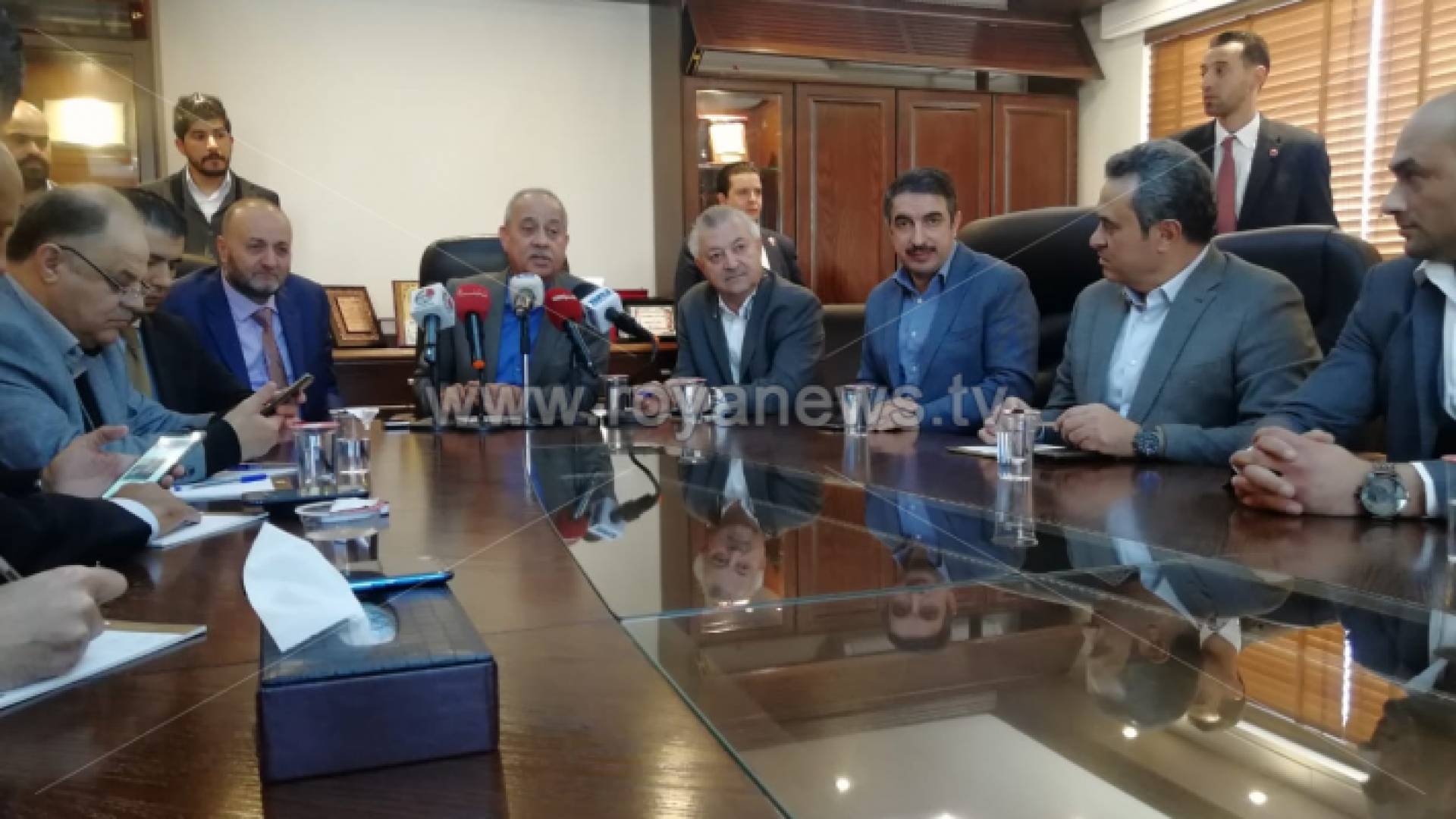 صناعيو الأردن يتحدثون عن خطوط انتاج الكمامات والمستلزمات الطبية في المملكة لمواجهة كورونا