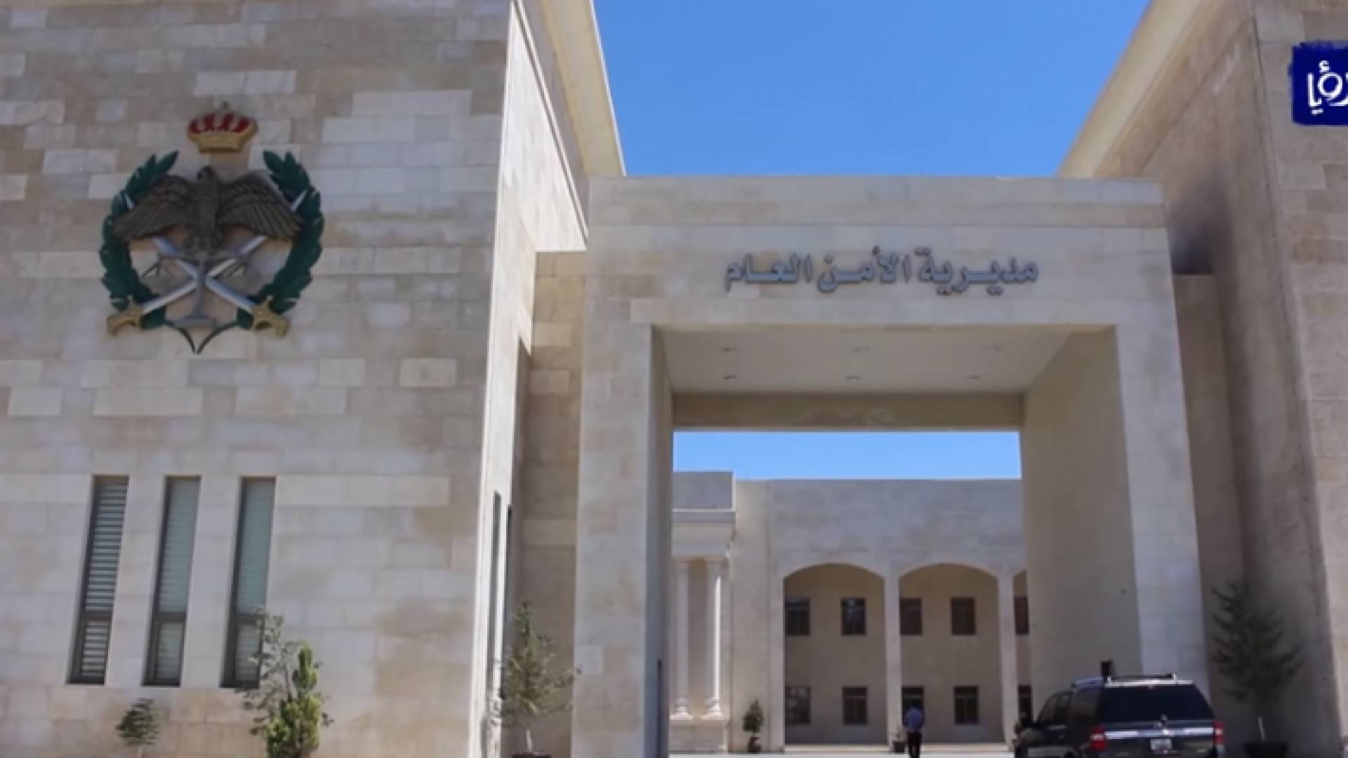 ضبط شخصين اعتديا بالضرب على معلم داخل مدرسة في الزرقاء