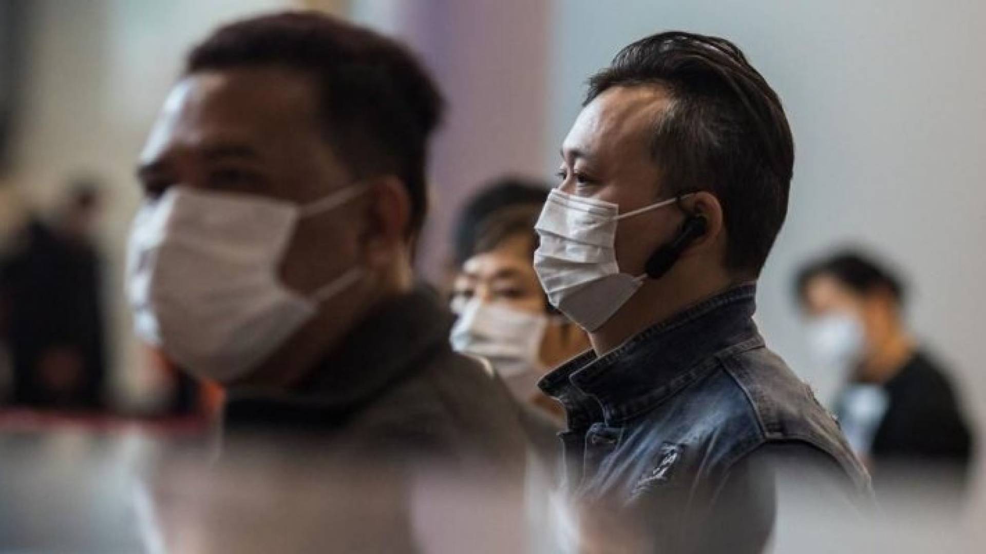 العالم بجبروته تحت رحمة فيروس لا تراه العين أسموه كورونا