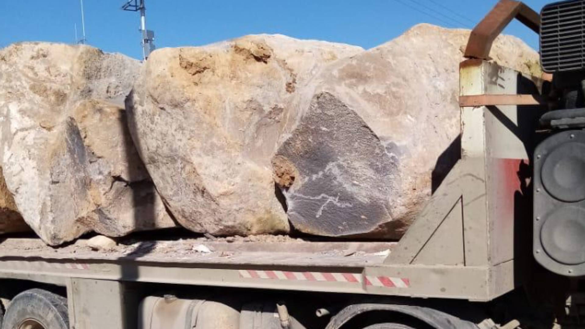 حملة أمنية تضبط استخراج مخالف للبازلت في الزرقاء