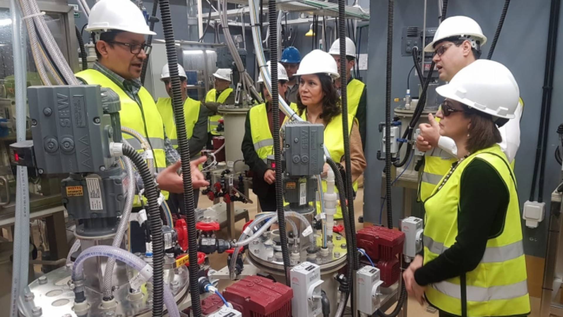 زواتي تطلع على سير العمل بشركة تعدين اليورانيوم