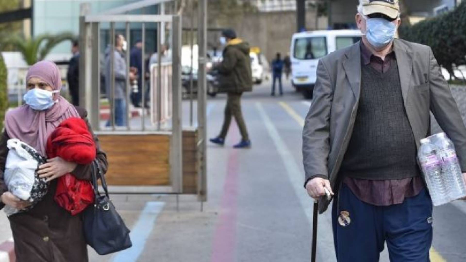 بعد تواصلهم مع جزائريين يقيمان في فرنسا