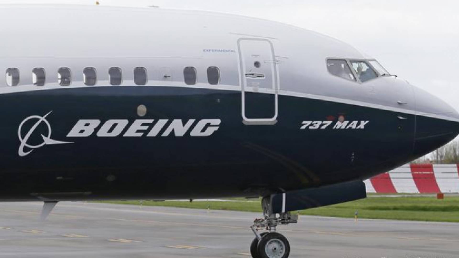 طائرة ماكس-737