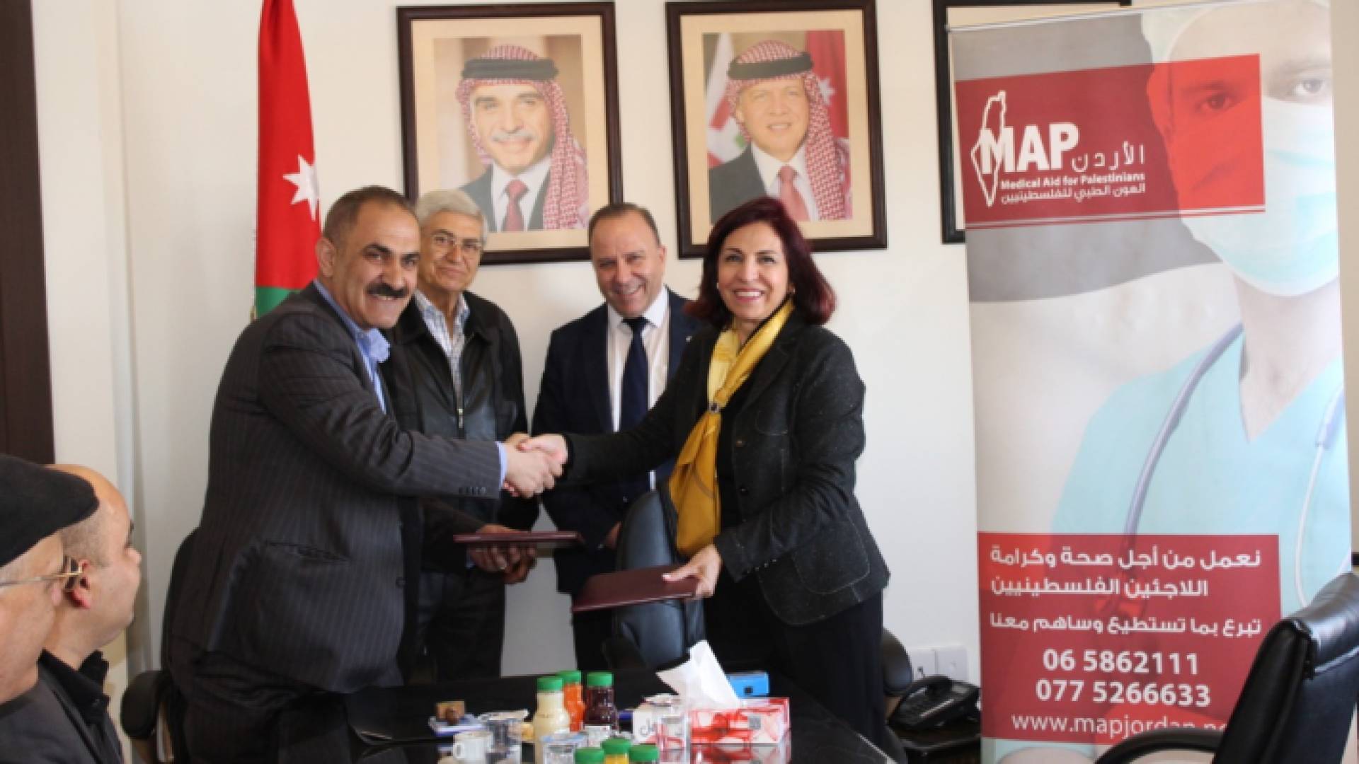 اتفاقية تعاون بين جمعية العون الطبي الفلسطين ودائرة الشؤون الفلسطينية في مخيم حطين