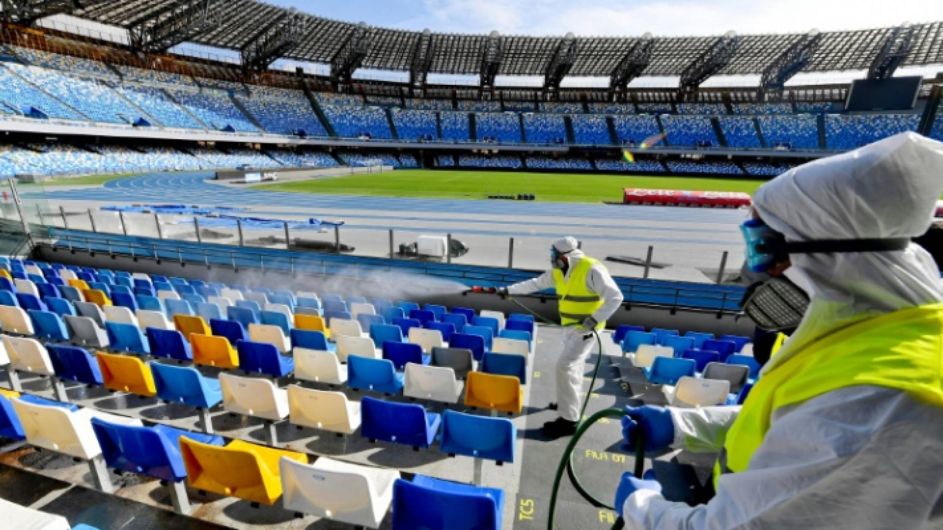 إيطاليا: وزير الرياضة يدعو الى تعليق "فوري" بسبب فيروس كورونا