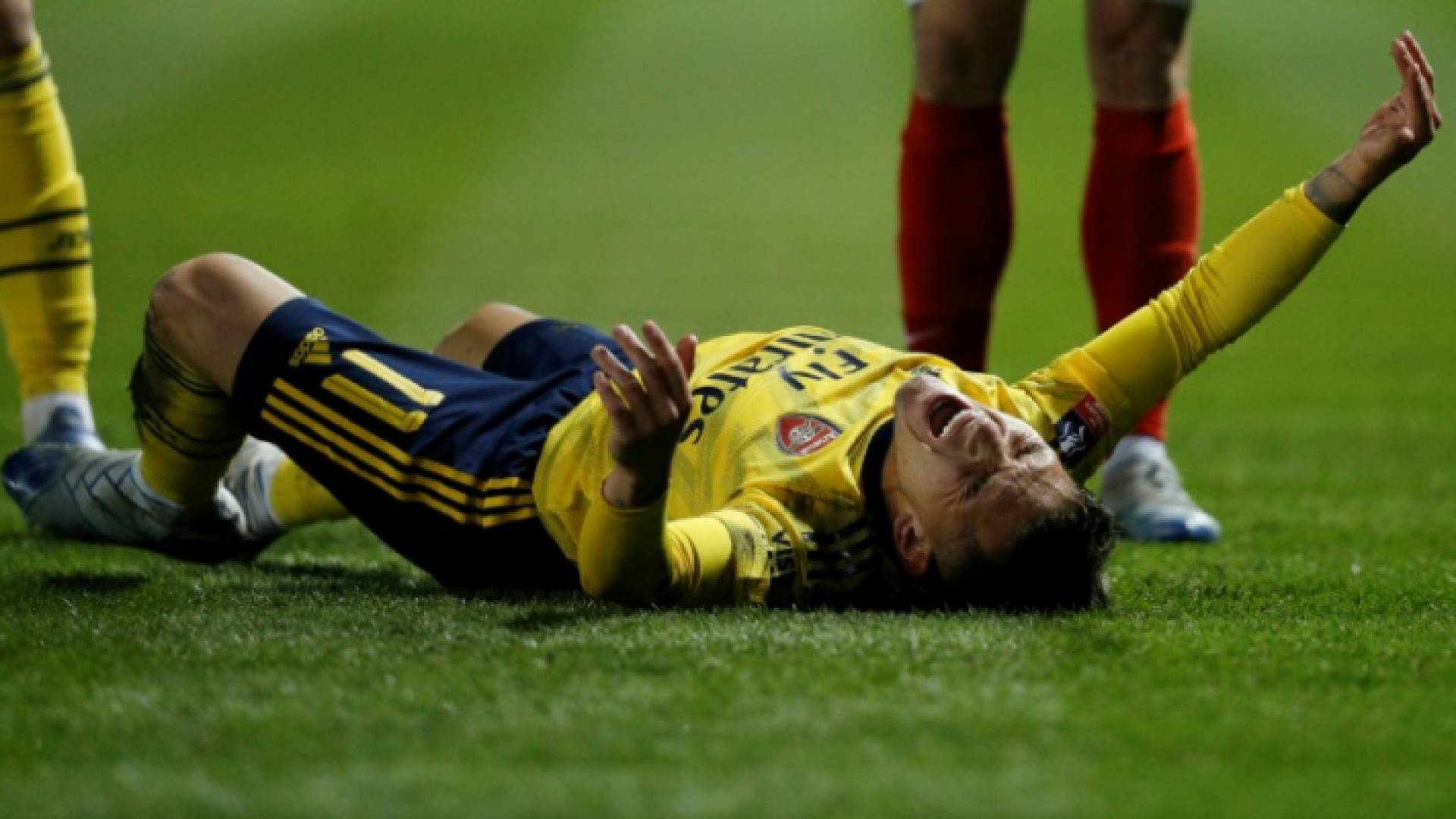 كسر كاحل توريرا يبعده عن أرسنال حتى نهاية الموسم