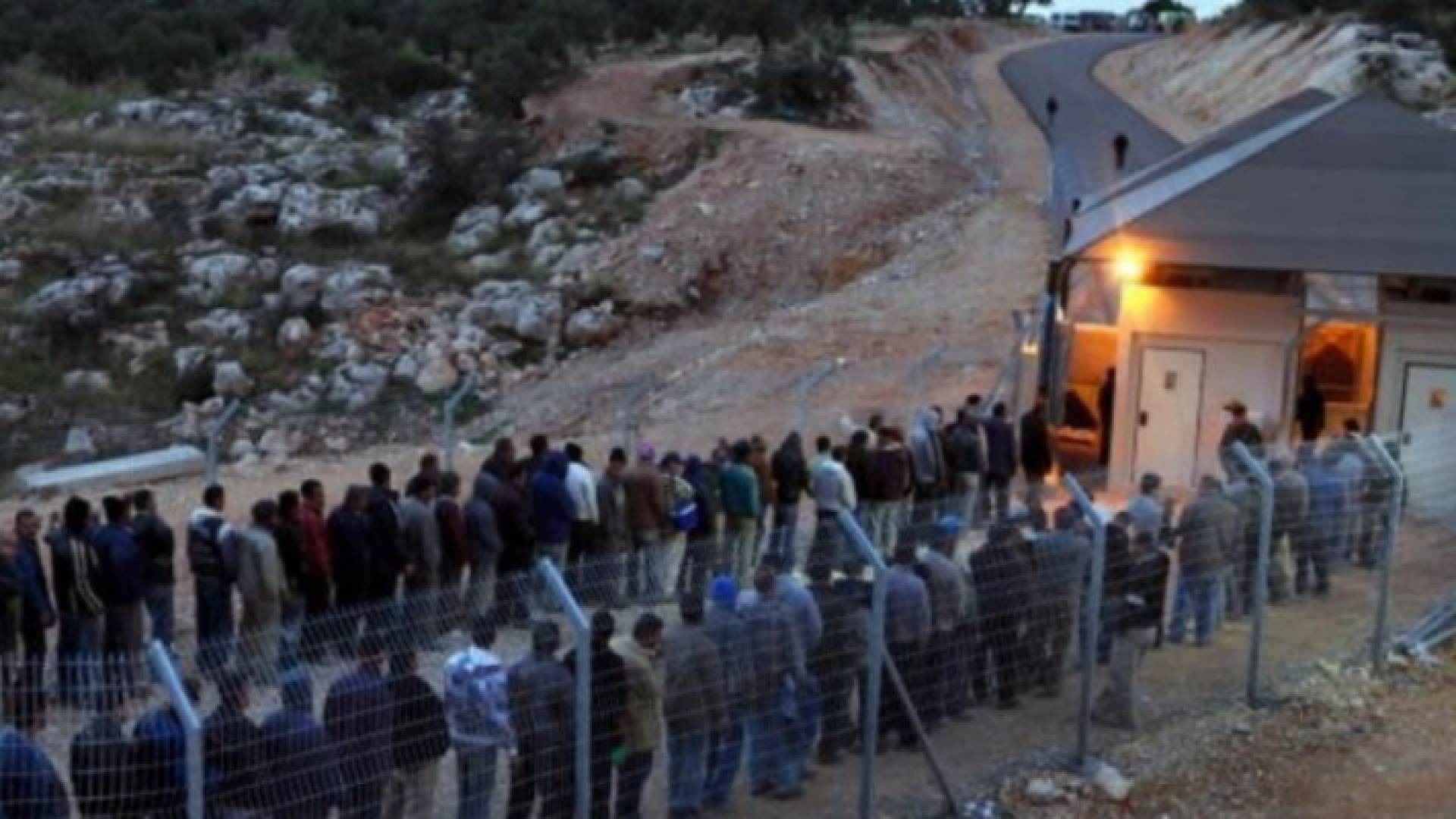 سلطات الاحتلال تدرس السماح لآلاف الفلسطينيين بالمبيت بسبب كورونا