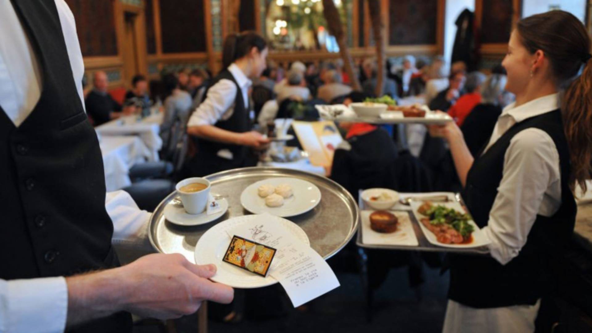 إغلاق المطاعم في لبنان بسبب كورونا