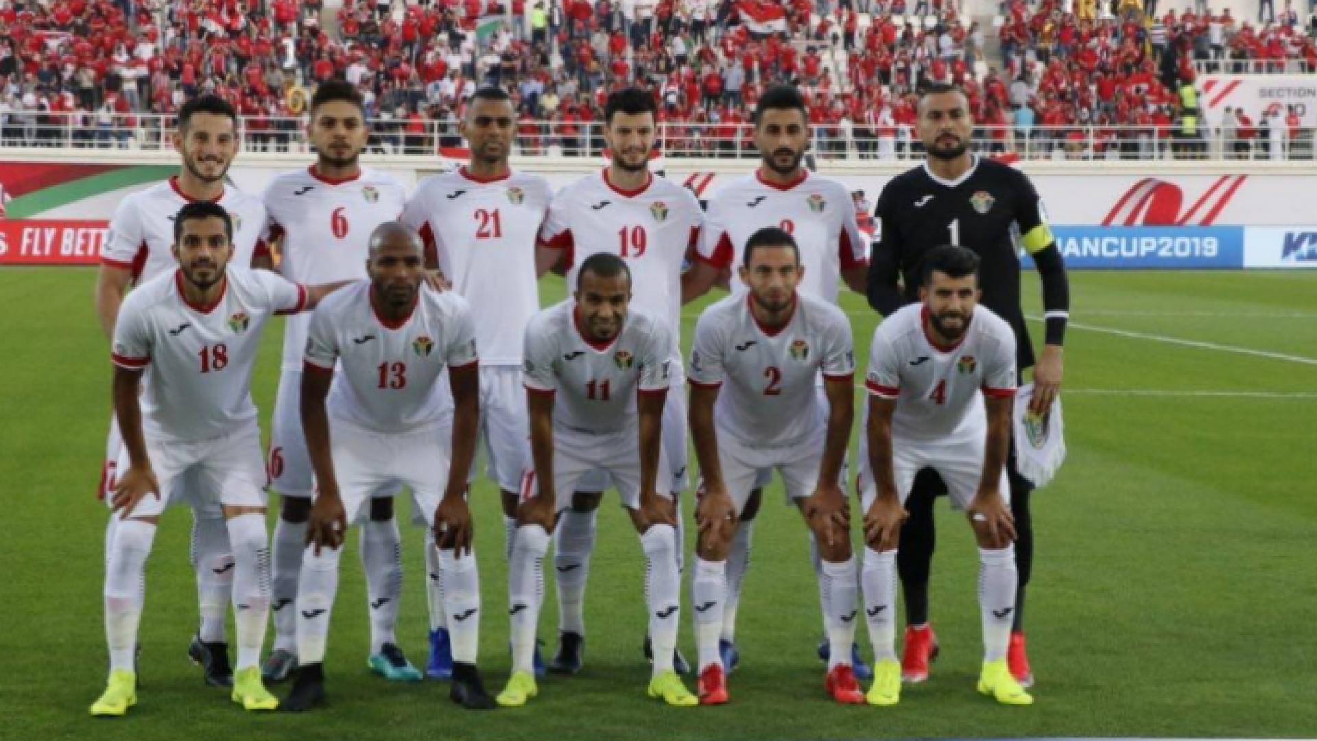 لاعبو المنتخب الوطني لكرة القدم