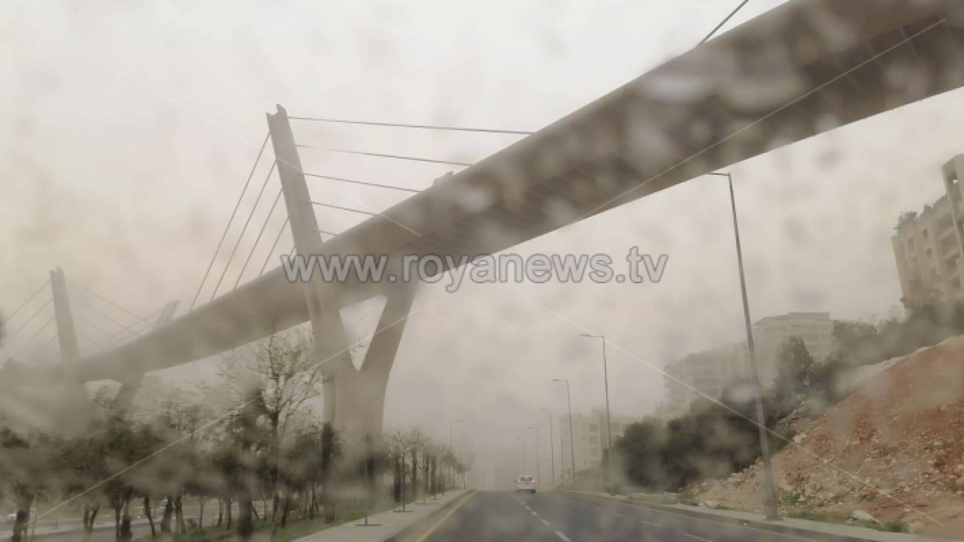 جانب من العاصفة الرملية بمنطقة عبدون