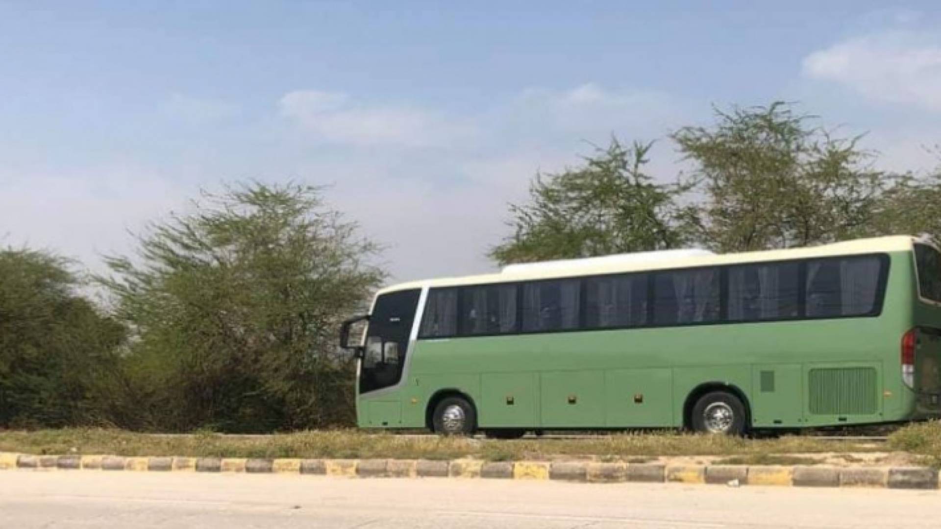 الحكومة تنقل القادمين من مطار الملكة علياء إلى مناطق الحجر الصحي