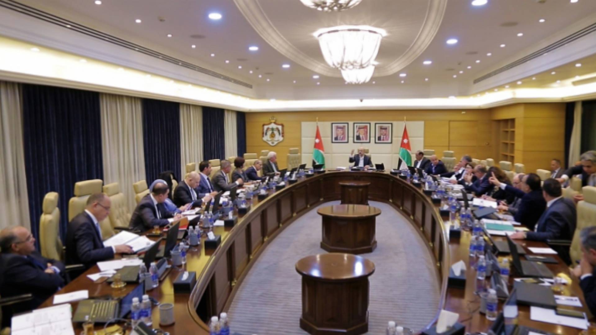 الحكومة تؤكد على عدم مغادرة المنزل إلا للضرورية القصوى