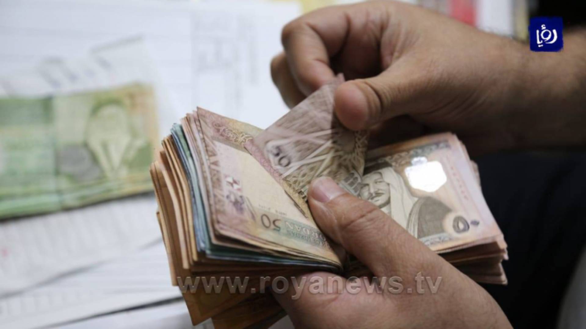 وزير المالية: صرف رواتب القطاع العام والمؤسسات الأمنية والقوات المسلحة اليوم وغدا