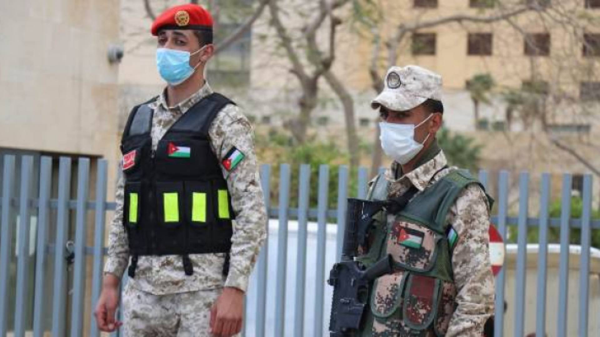 القوات المسلحة في شوراع عمان