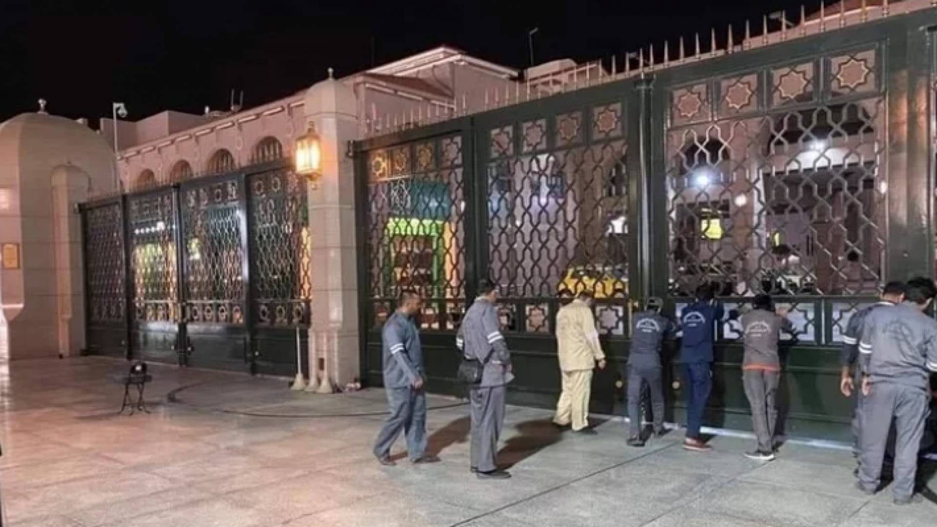 إغلاق أبواب المسجد النبوي بسبب كورونا