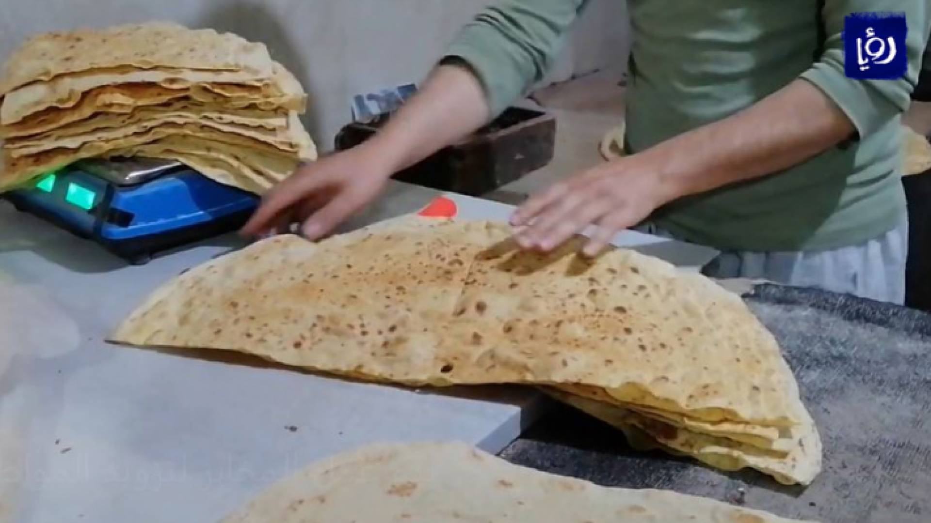 بدء العمل في المخابز لتزويد المواطنين بالخبز