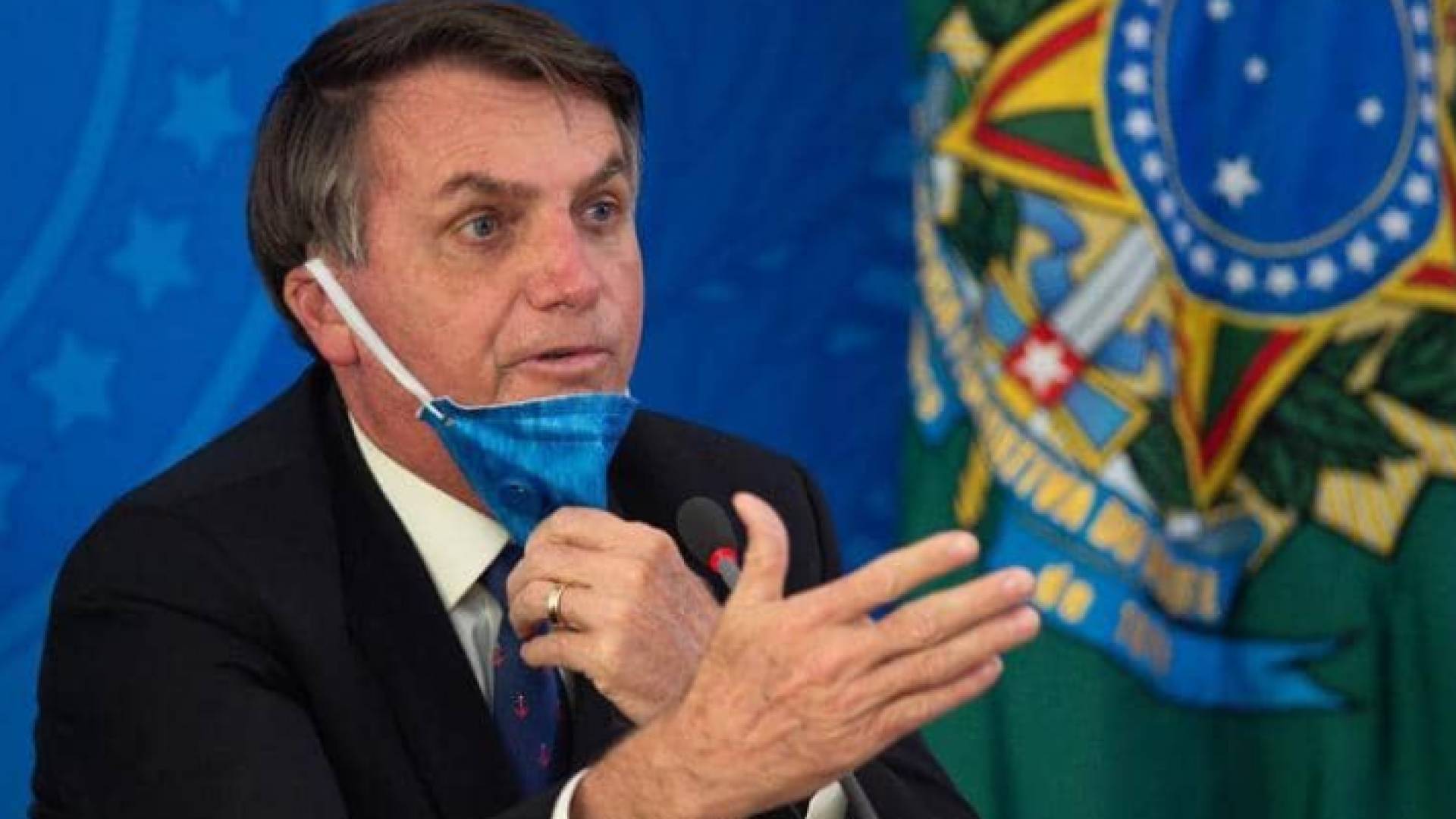 بولسونارو يصف وباء كورونا بأنه خدعة إعلامية للإطاحة به