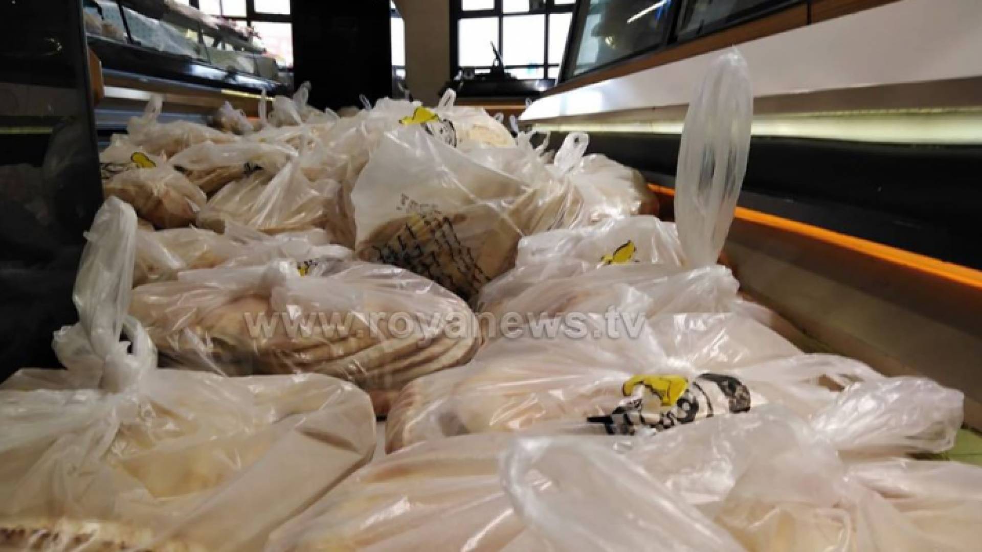 عمل المخابز وتوزيع الخبز سيكون مفتوحا والى اشعار آخر