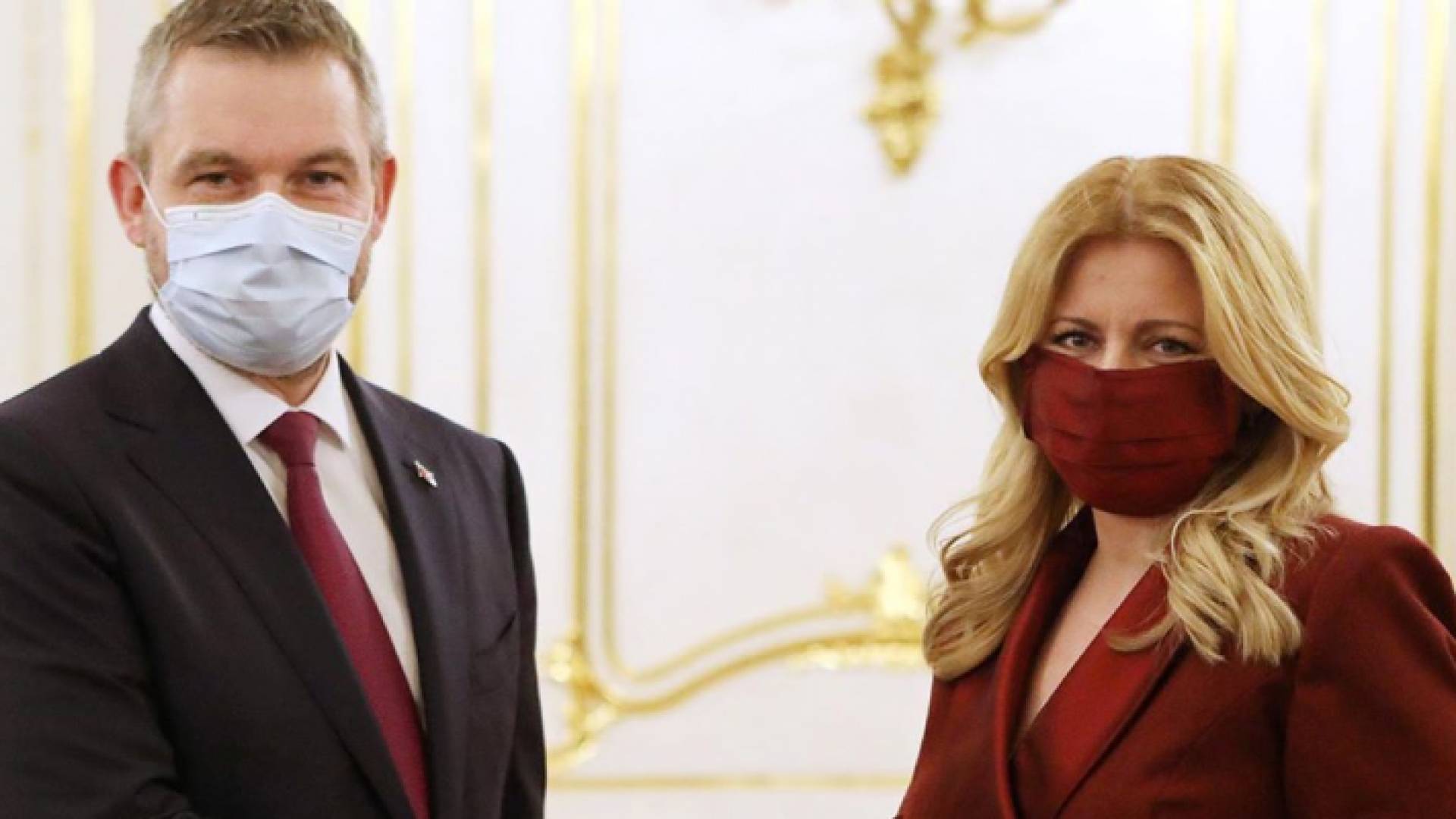 علق البعض بالقول : "المرأة هي المرأة" رغم كل الظروف