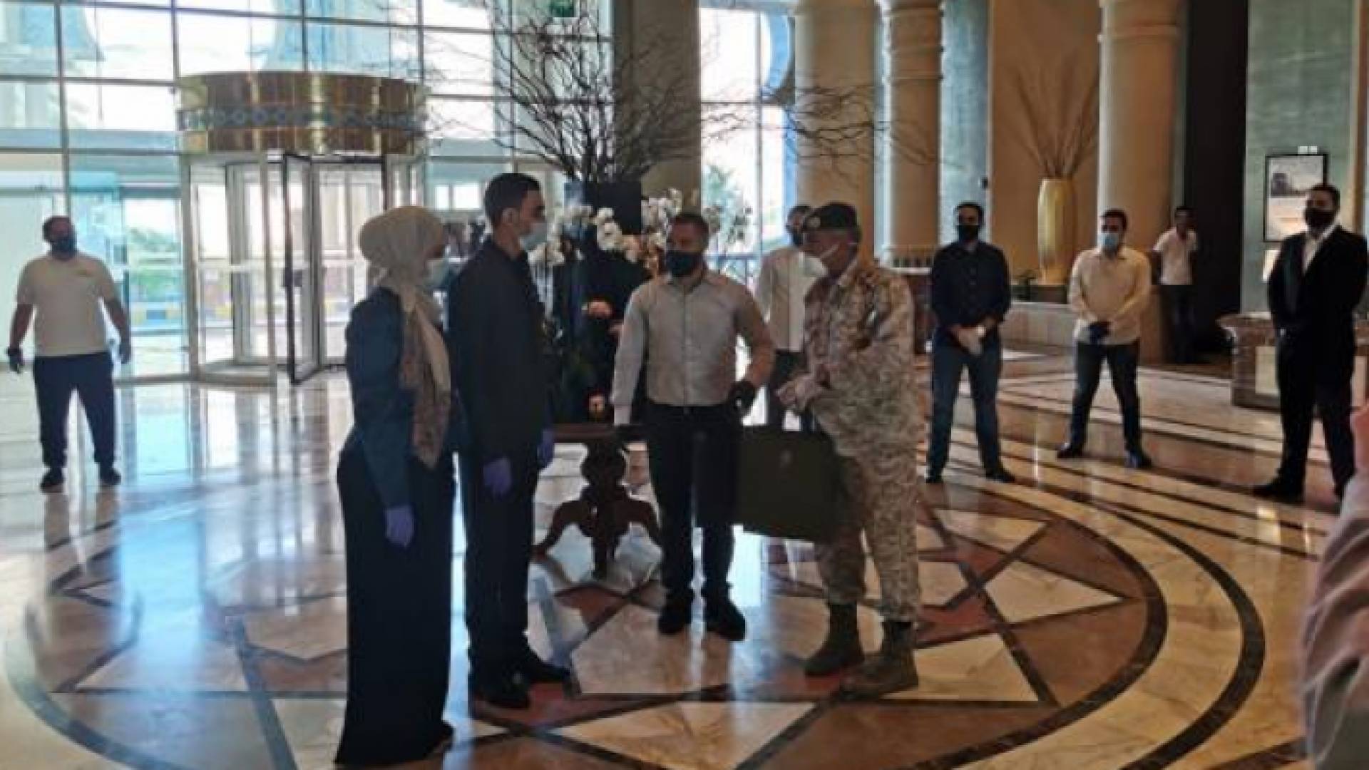 هدية ملكية لعريس أردني وعروسته تزوجا بأحد فنادق الحجر الصحي