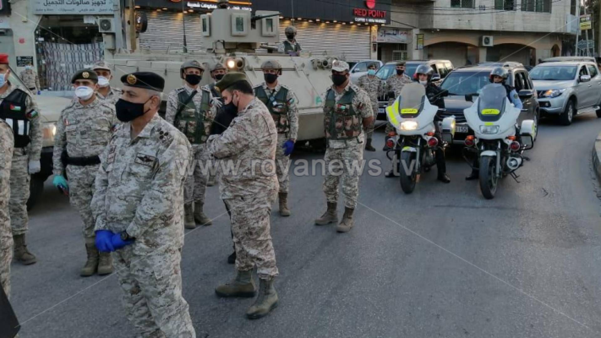 قائد المنطقه العسكريه الشمالية يتفقد طواقم الجيش المتواجده في اربد