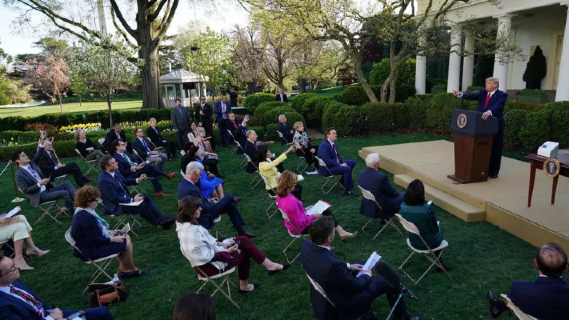 ترمب خلال مؤتمر صحفي في حديقة الورود في البيت الأبيض - ا ف ب