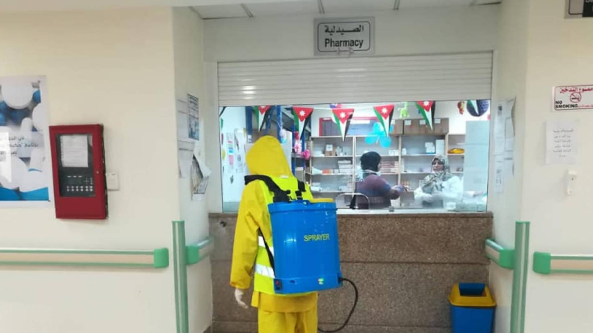 من المستشفى