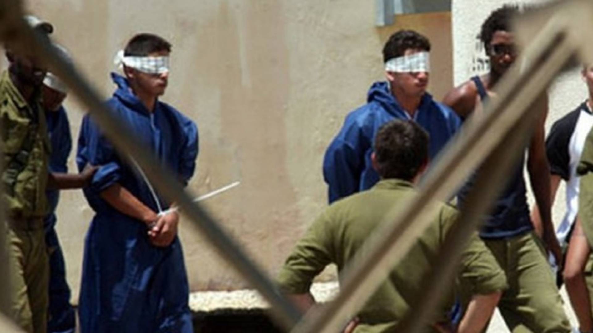 عشرات الأسرى يجددون الإضراب ويحذرون من تفشي كورونا