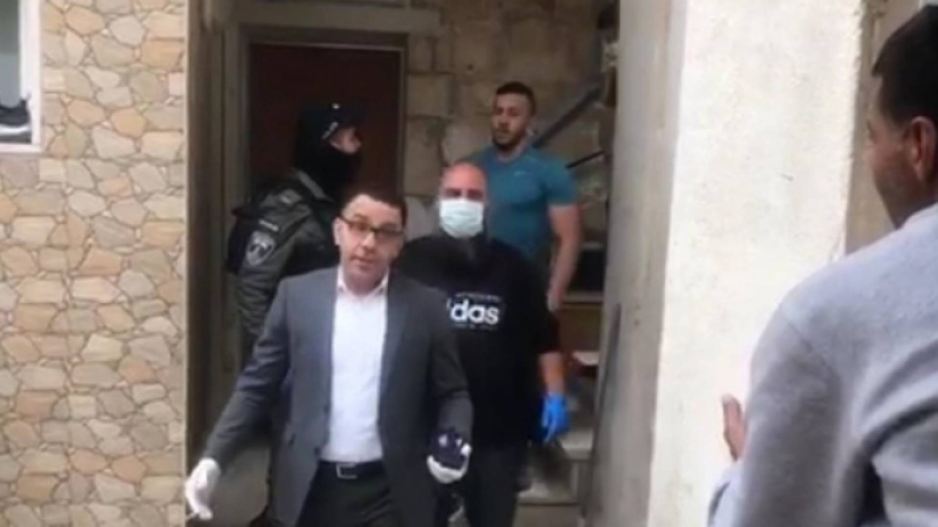 قوات الاحتلال تعتقل محافظ القدس عدنان غيث بعد تفتيش منزله