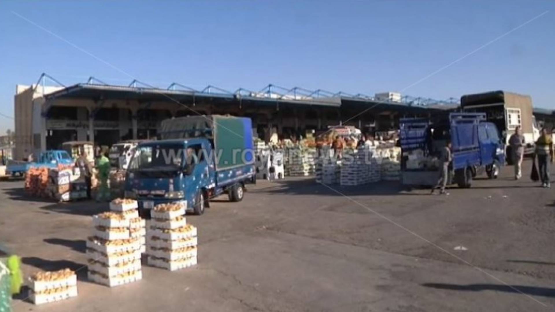 أجهزة مسح حراري لفحص مرتادي سوق العارضة المركزي