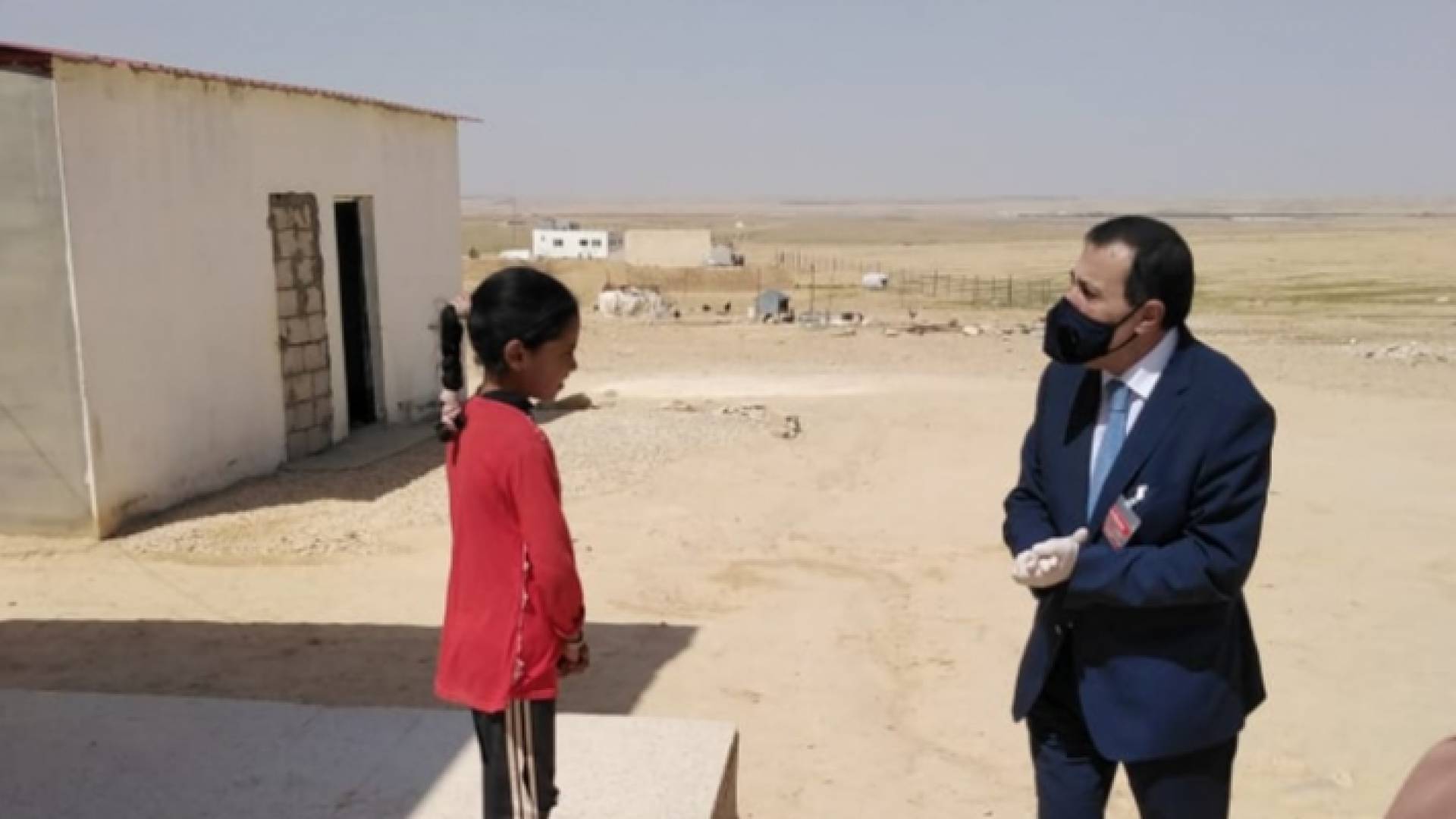 وزير التربية يتابع عملية التعليم عن بعد