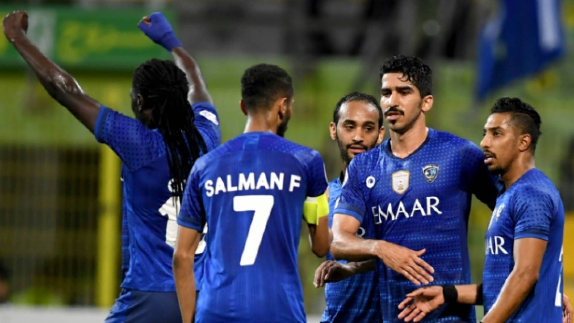 لاعبو الهلال السعودي يحتفلون بتسجيل هدف في مرمى شهر خودرو الإيراني خلال دوري أبطال آسيا، في 10 شباط