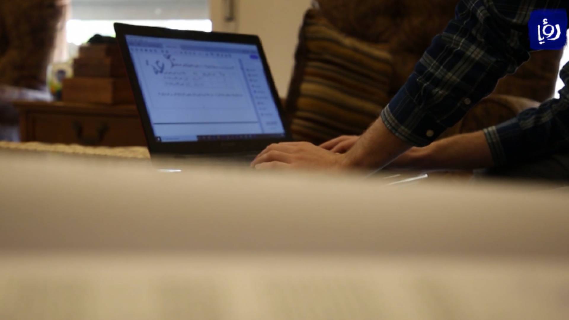 طلبة وأساتذة جامعات يشيدون بالتعليم الالكتورني في أزمة كورونا