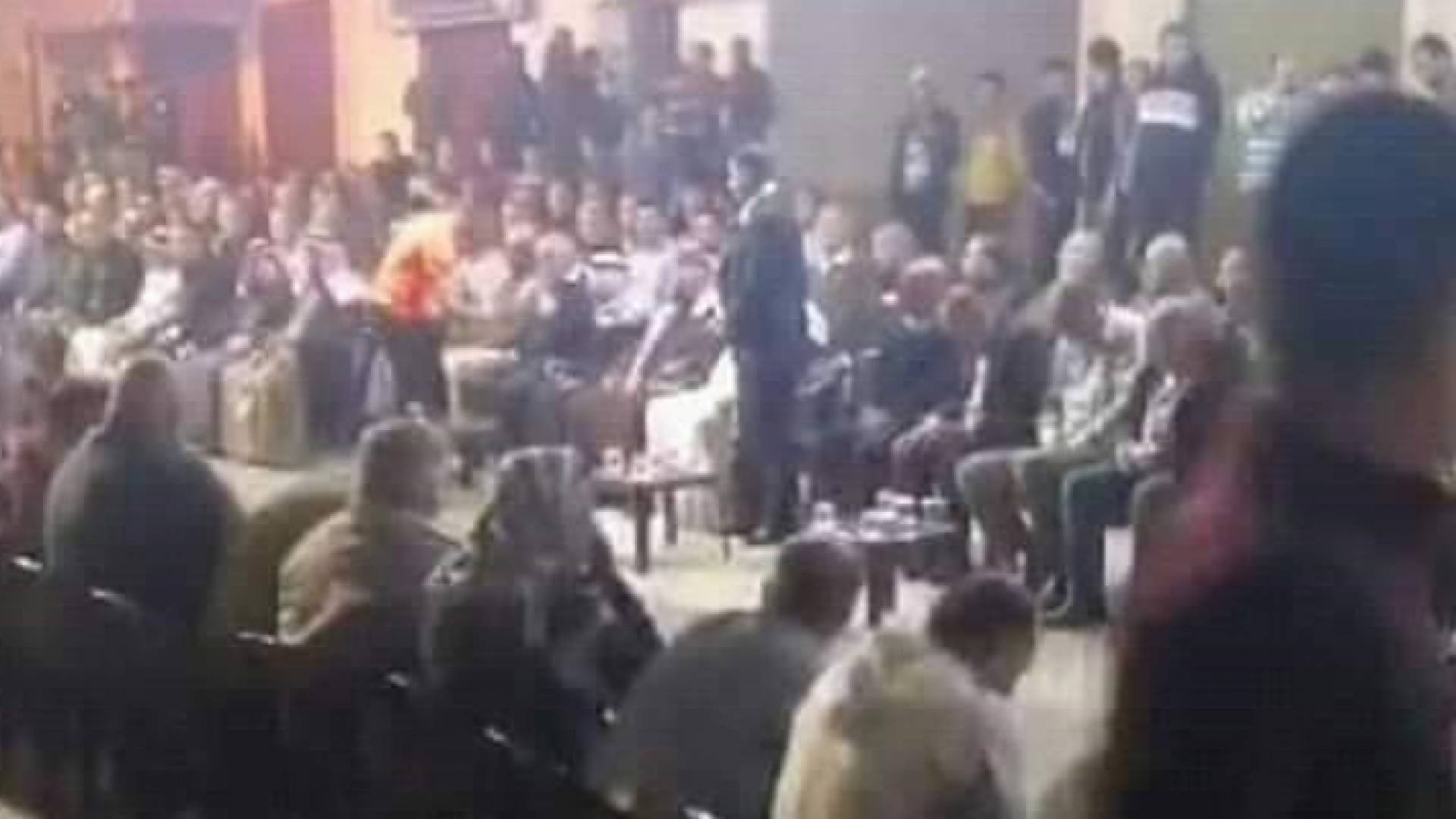 رفض شعبي لفيديو يظهر مخالفة عدد من المواطنين لتعليمات الحكومة بمنع التجمعات