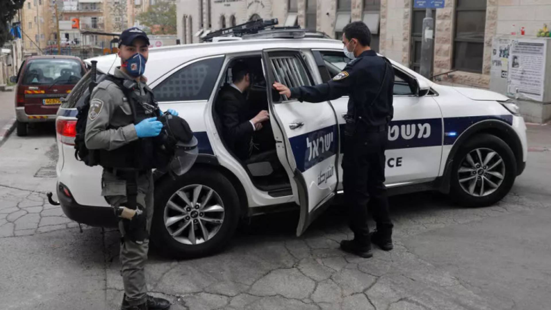 تشددت شرطة الاحتلال مع مخالفي القيود المفروضة لمكافحة انتشار كوفيد-19