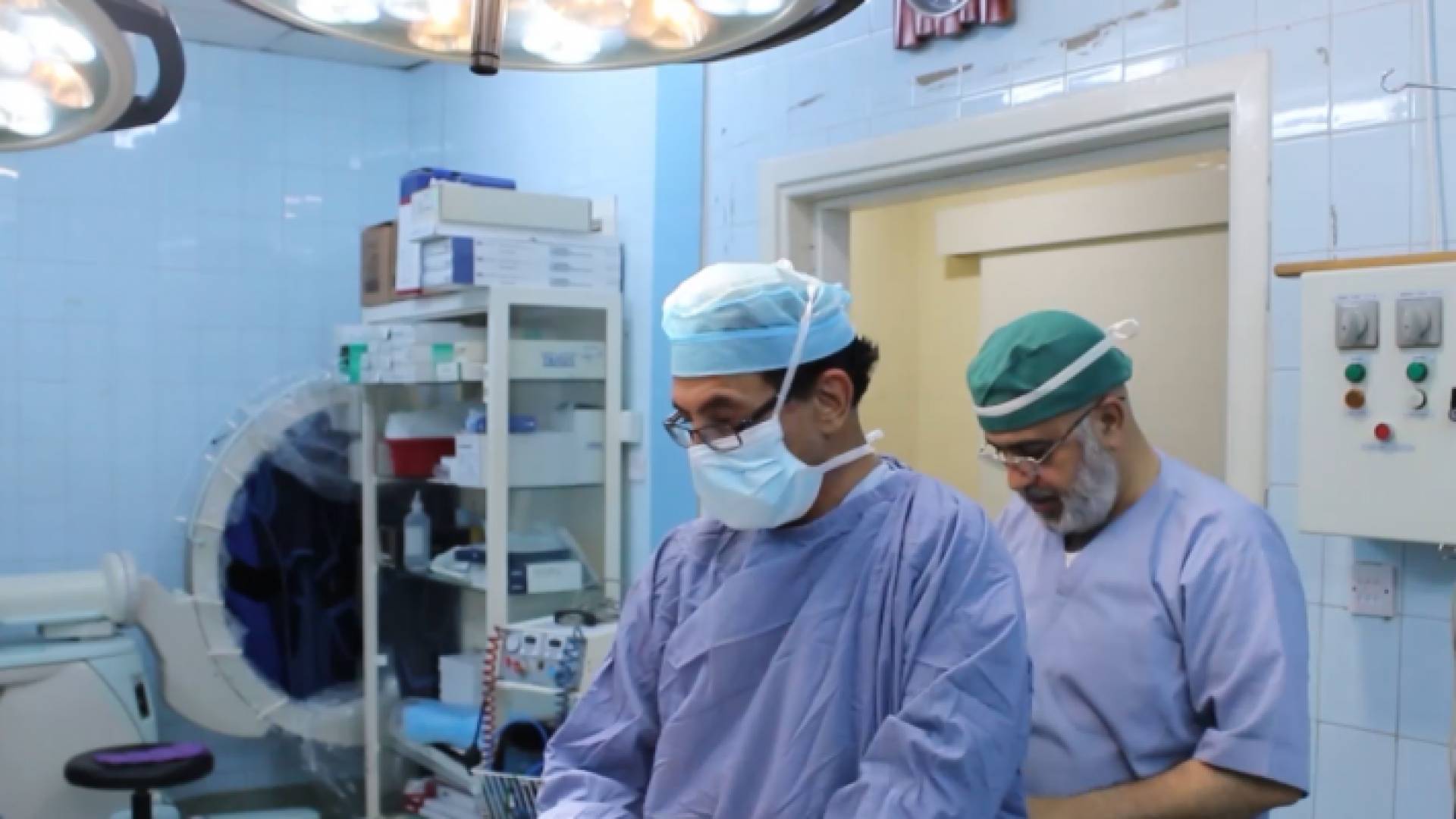 حدث طبي نادر .. إمرأة تلد بعملية قيصرية للمرة الثامنة في العقبة