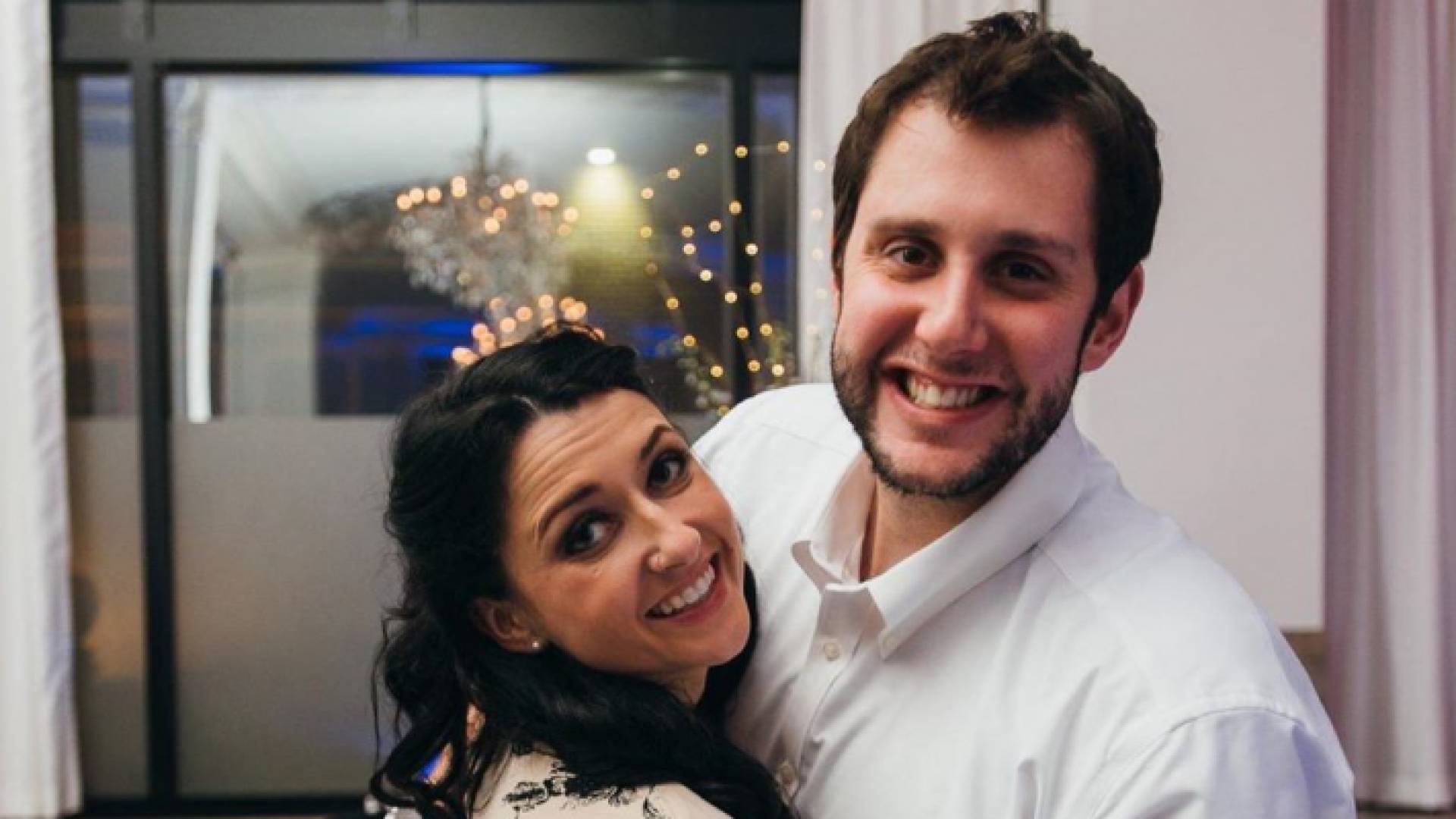 صورة لكاتي وزوجها