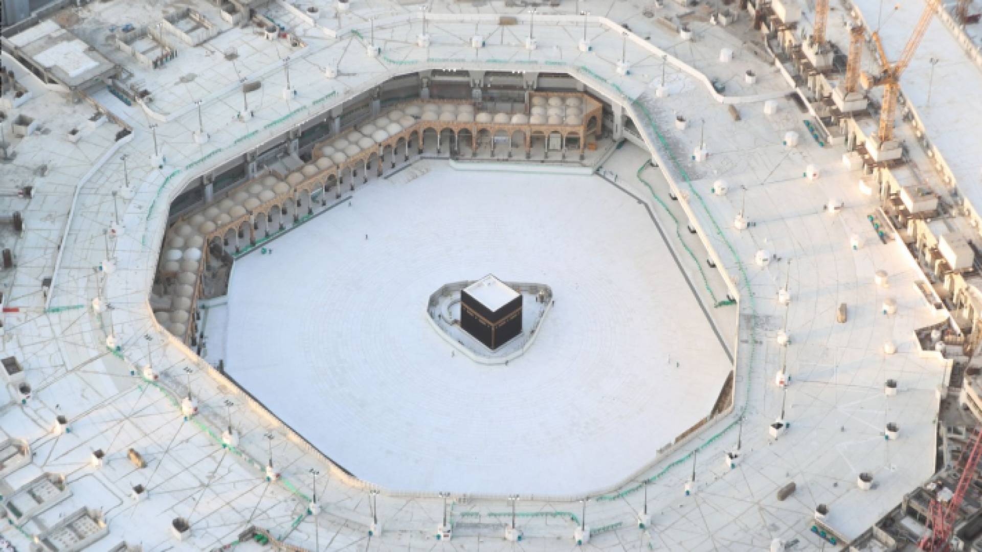 مكة المكرمة شهدت تعامد القمر على الكعبة المشرفة