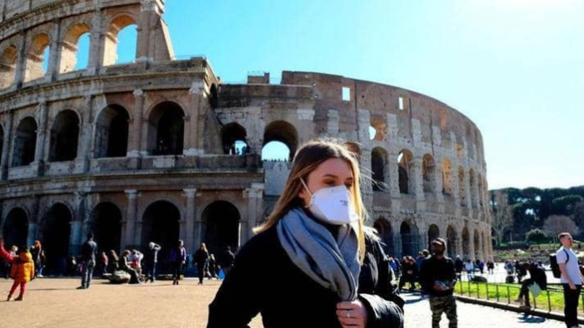 إيطاليا تبقى تحت رحمة عودة محتملة لوباء كوفيد-19