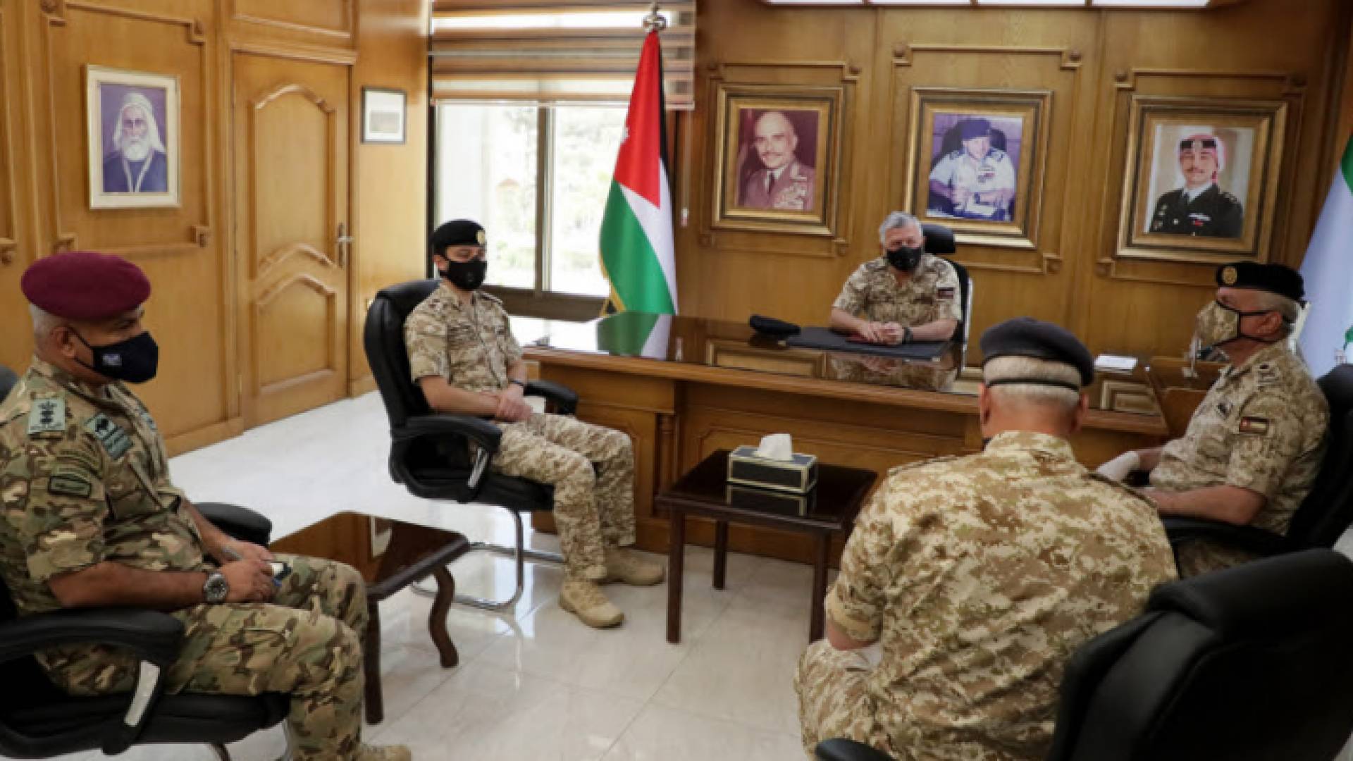 الملك يزور قيادة سلاح الجو الملكي