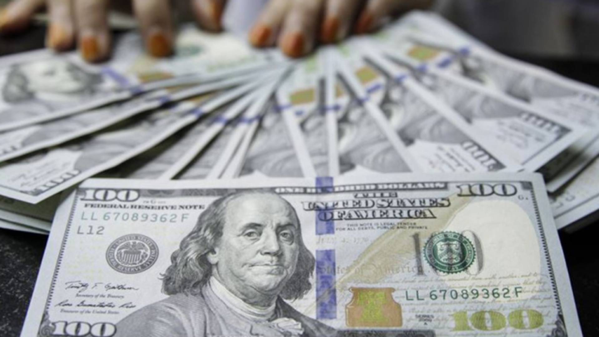 لتمويل خطة إنعاش الاقتصاد المتضرر بشدة من وباء كوفيد-19