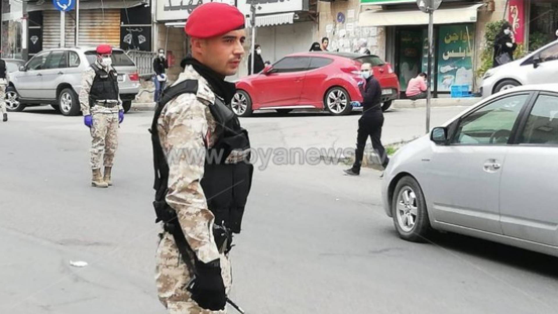 يوم الجمعة من كل أسبوع حظر تجول شامل