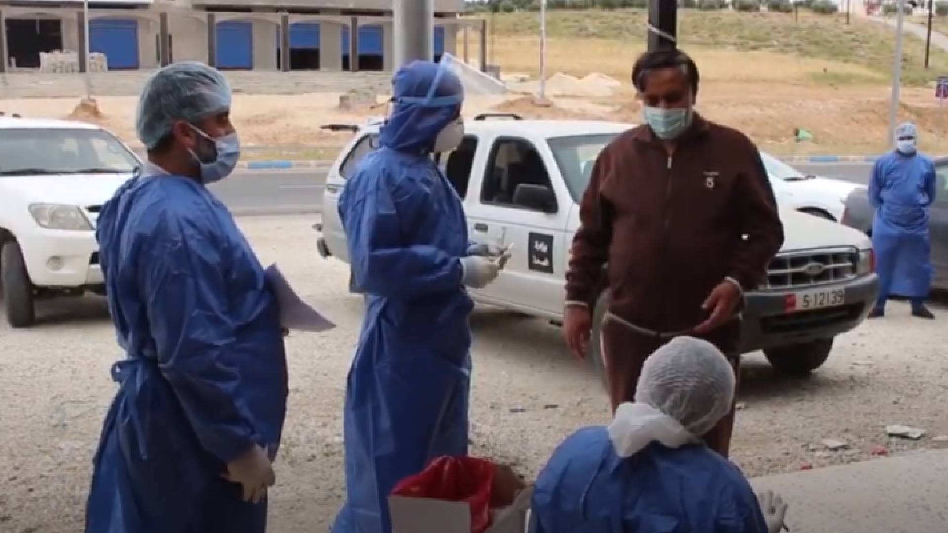 فرق التقصي تستكمل سحب العينات لمخالطي سائق الشاحنة في الرمثا