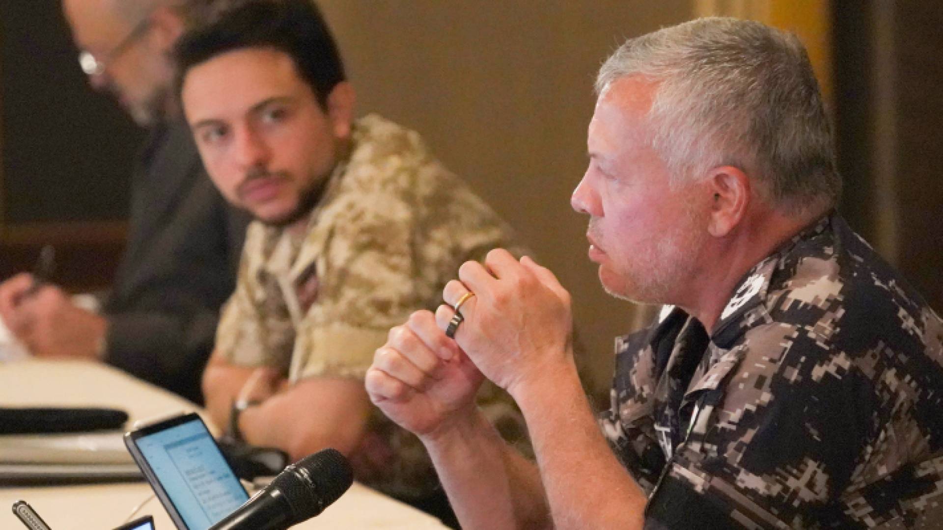 الملك يؤكد على ضرورة تشديد الإجراءات الصحية على المعابر الحدودية كافة